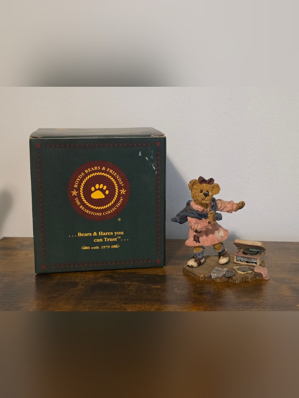 Boyds Bears 2000 Bailey Swing Time Figurine with Box